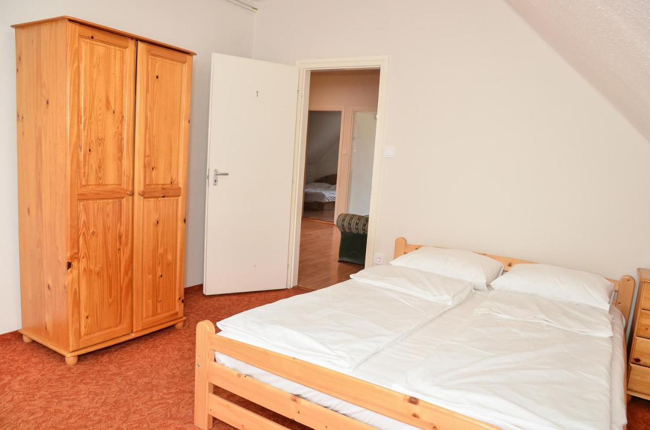 Gabor Aron Apartman Lejlighedshotel Hajdúszoboszló Eksteriør billede